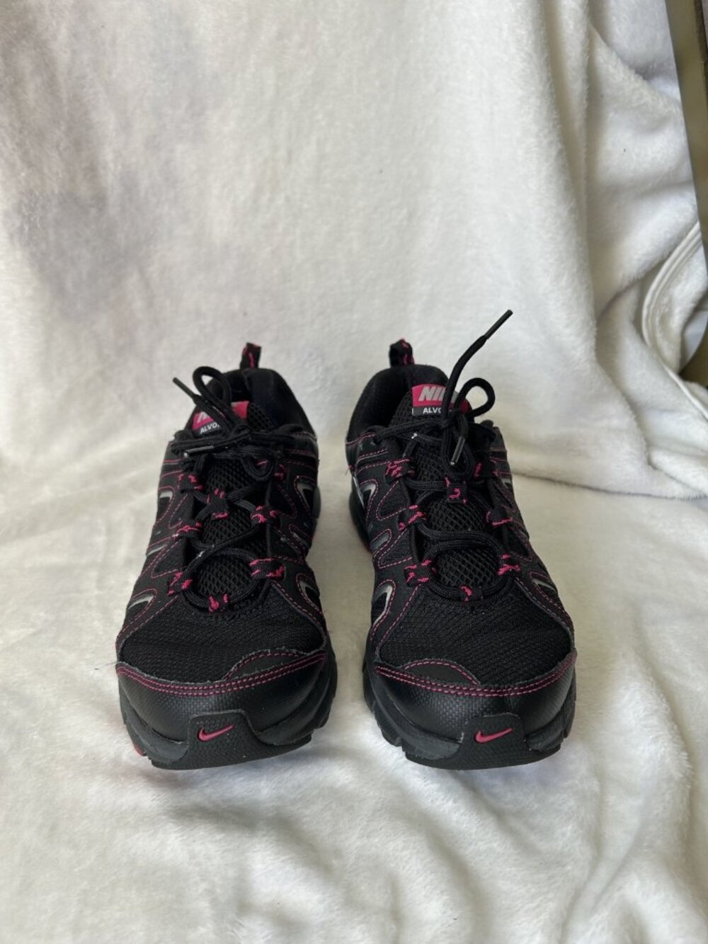 Nike Air Alvord  Women's Size 10 Black Pink Trail Running Shoes (512041-060)